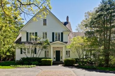 Home for sale - 1241 Edgewood Rd Lake Forest, IL 60045