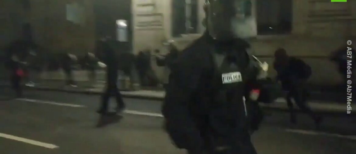 French police kick and beat protesters with batons in Bordeaux French police kick and beat protesters with batons in Bordeaux