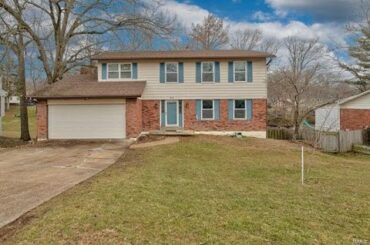 679 Crowsnest DR, Ballwin, MO 63021
