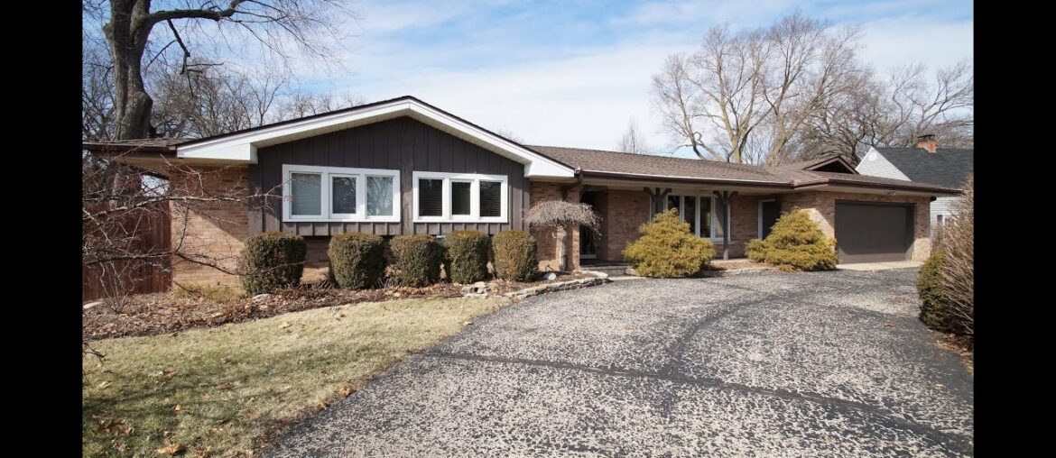 Homes for sale in Peoria IL – 369 E High Point Road, Peoria IL