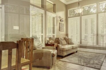 Gorgeous French Country home centrally located with formal dining room! 1424 Avenue Des Marquis