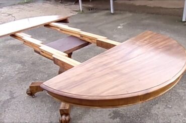 Regency round extending pedestal table