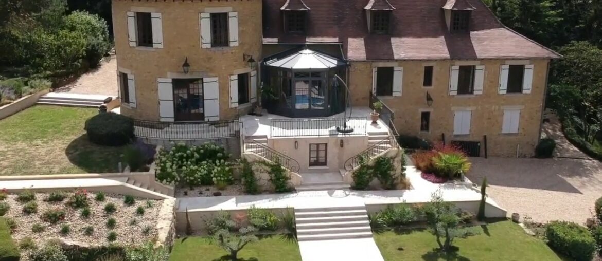 Gorgeous modern Chateau with hobby vineyard near Bergerac, SW France