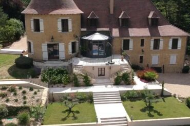 Gorgeous modern Chateau with hobby vineyard near Bergerac, SW France