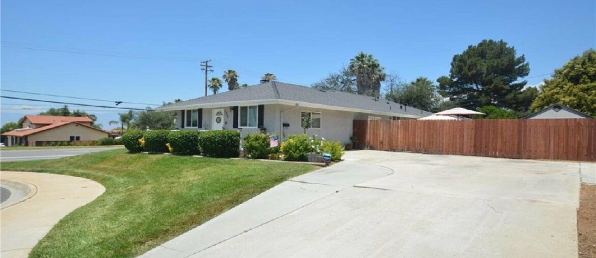 1355 W Cypress Avenue, Redlands, CA Presented by Kim Minton. 1355 W Cypress Avenue, Redlands, CA Presented by Kim Minton.