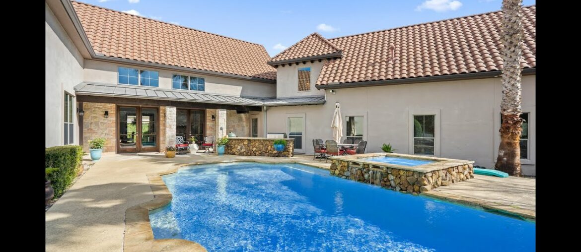 3 Dashwood Court, The Hills, TX 78738