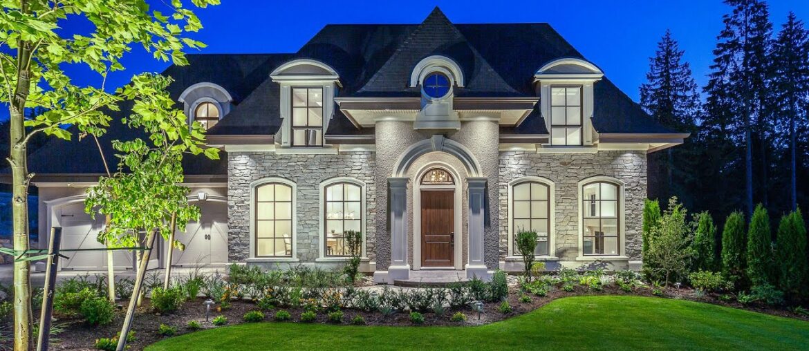 Custom Built Luxury Residence in Prestigious New Neighbourhood Custom Built Luxury Residence in Prestigious New Neighbourhood