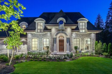 Custom Built Luxury Residence in Prestigious New Neighbourhood