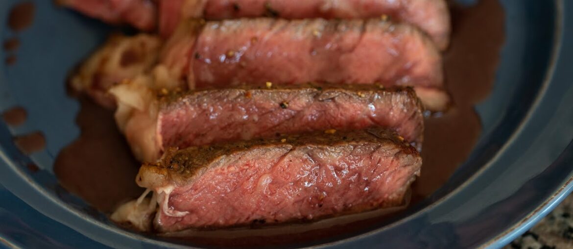 Ribeye Steak With Red Wine Sauce – Steak Bordelaise With Garlic, Shallots & Fresh Tyhme Ribeye Steak With Red Wine Sauce - Steak Bordelaise With Garlic, Shallots & Fresh Tyhme