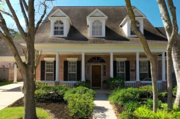 7526 Dawn Mist Ct, • Sugar Land, TX 77479