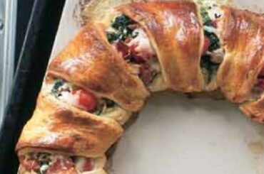 French Recipes : spinach and Gruyère croissant ring