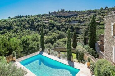 Extraordinary Villa Rental in Gordes France