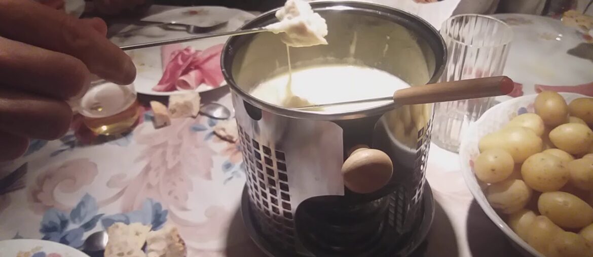 A french meal (une fondue savoyarde : a Savoyard fondue) A french meal (une fondue savoyarde : a Savoyard fondue)