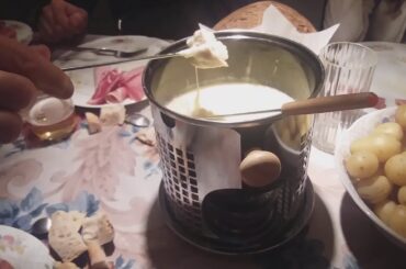 A french meal (une fondue savoyarde : a Savoyard fondue)