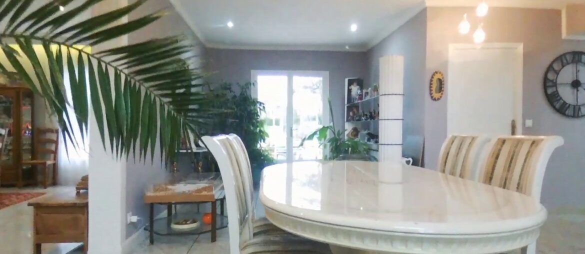 House / Villa with a surface area of 425 m² on a plot of 2700 m² 30 minutes from Paris - 1 690 000 €