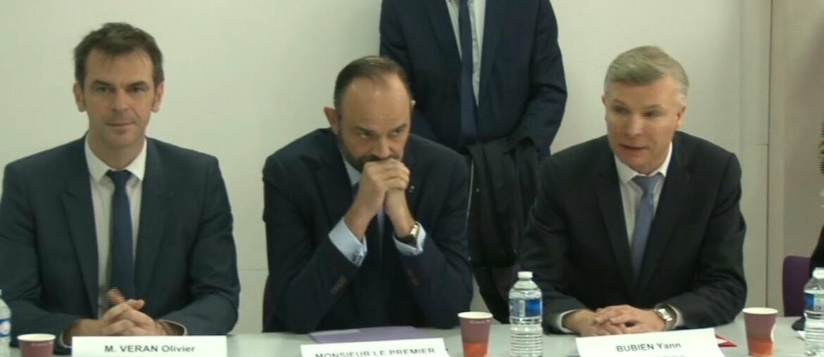 Coronavirus: French PM Édouard Philippe visits Bordeaux hospital | AFP Coronavirus: French PM Édouard Philippe visits Bordeaux hospital | AFP