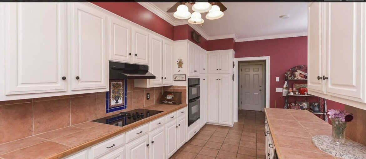 112 Hill Lake Drive | Eric Mott