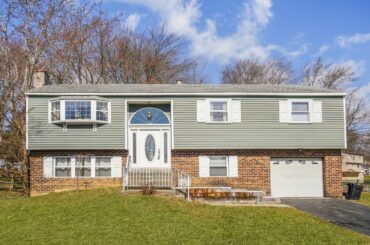 26 Giles Ln, Aston, PA 19014