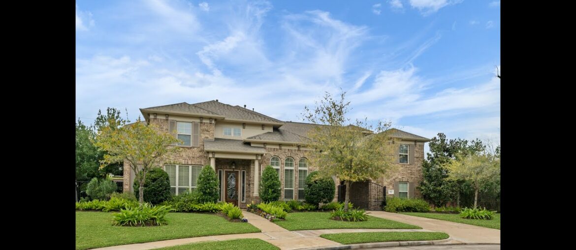 1923 Sterling Green Ct. • Sugar Land, TX