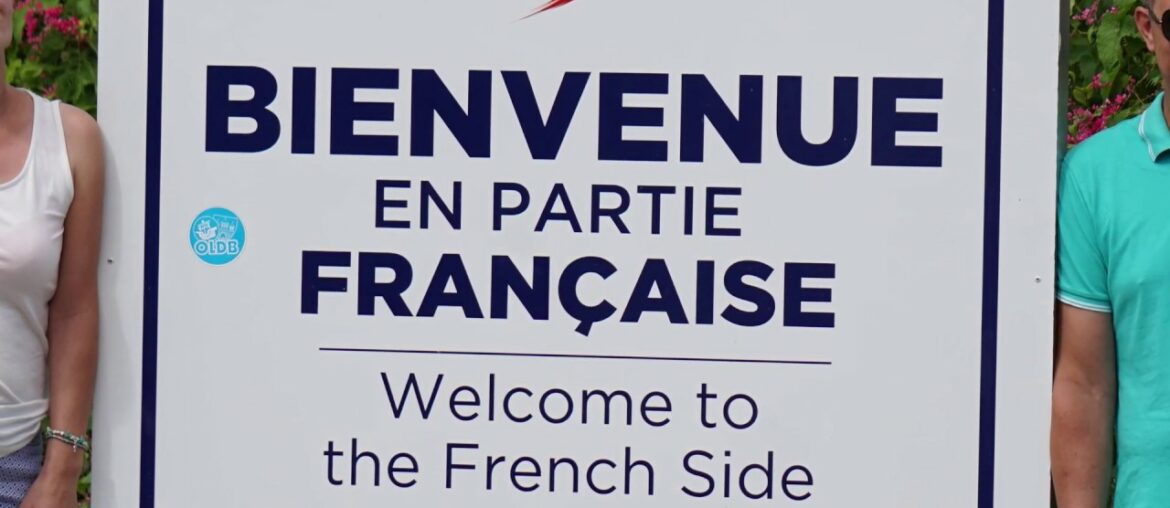 Sint Maarten - St. Martin Border Monument