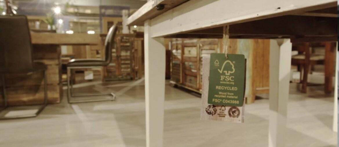 Baker Cotswold Extending Dining Table