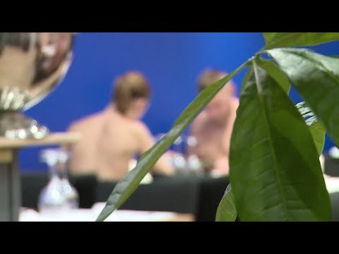 Dine in your birthday suit in new Paris restaurant Dine in your birthday suit in new Paris restaurant