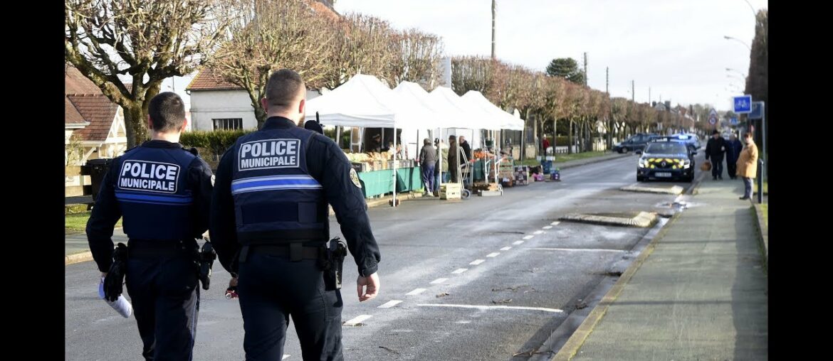 France is to close all restaurants, cafes and cinemas to fight the coronavirus pandemic  - Live News