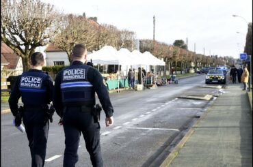 France is to close all restaurants, cafes and cinemas to fight the coronavirus pandemic