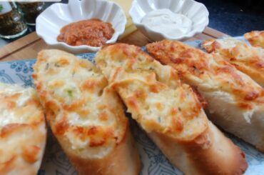Easy Perfect Garlic Cheese Bread, Easy Breakfast, French Garlic Bread
