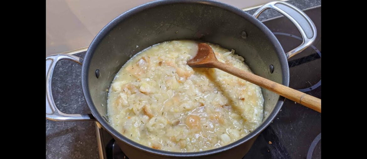 Homemade classic French onion soup (made by a French in France)