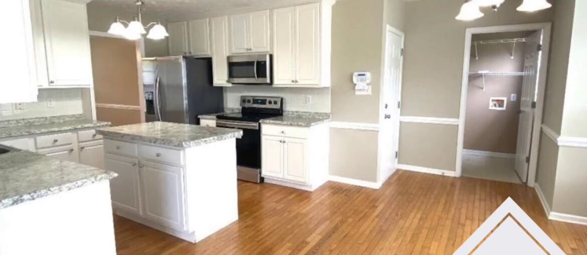 📌 New Listing! Magnificent 2 Stories Home: 4 Bedrooms, 2.5 Bath. 2,400 Sq Ft. Gilberto Medina.