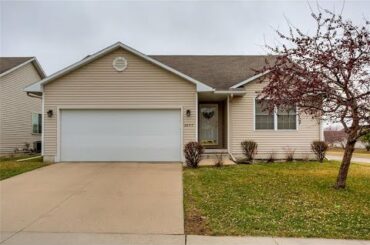 Residential for sale - 2645 Whispering Ridge Drive, Des Moines, IA 50320