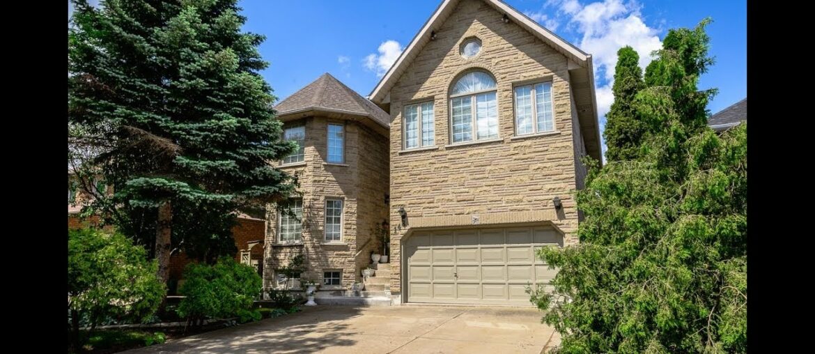 FOR SALE | 148 Olive St., Grimsby Ontario | Zoi Ouzas Team - RE/MAX Garden City Realty