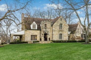 2200 Cambridge Blvd Upper Arlington, OH | ColdwellBankerHomes.com