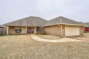 3607 NE Fieldcrest Dr. 3 BR - 2 Baths - 2 Car Garage