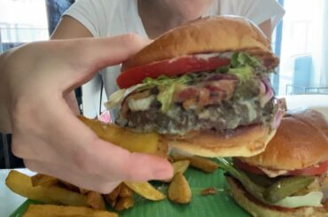 【OMG! SUPER YUM BURGERS! GRAB FOOD IN QUARANTINE】SAIGON TODAY UPDATE 13/04/20