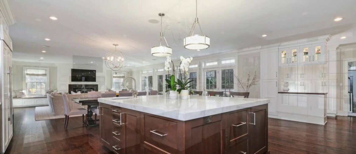 17 Heathcote Road, Scarsdale, NY