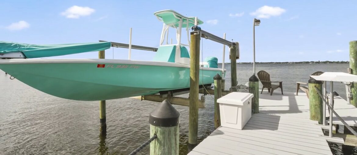 Realtor Michelle Tucker 1401 SE Riverside Drive, Stuart, FL