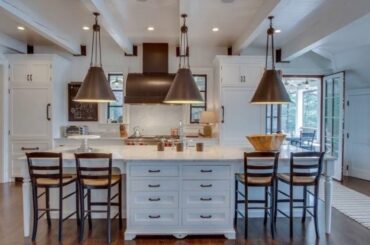 HIGHLY DETAILED HOME OFFERS SUNSET VIEWS