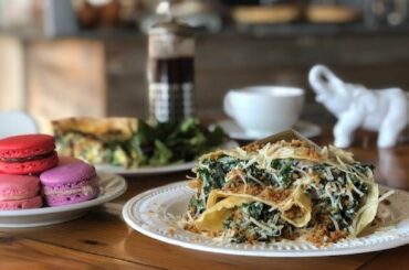 Dine in the D Promenade on Live in the D