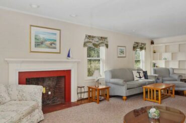 10 Gosnold Street, Hyannis, MA 02601