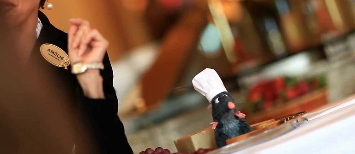 A visit from Remy while dining in France | Epcot