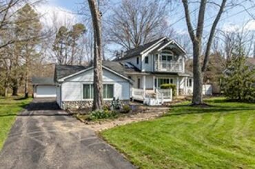 100 Paw Paw Lake Chagrin Falls