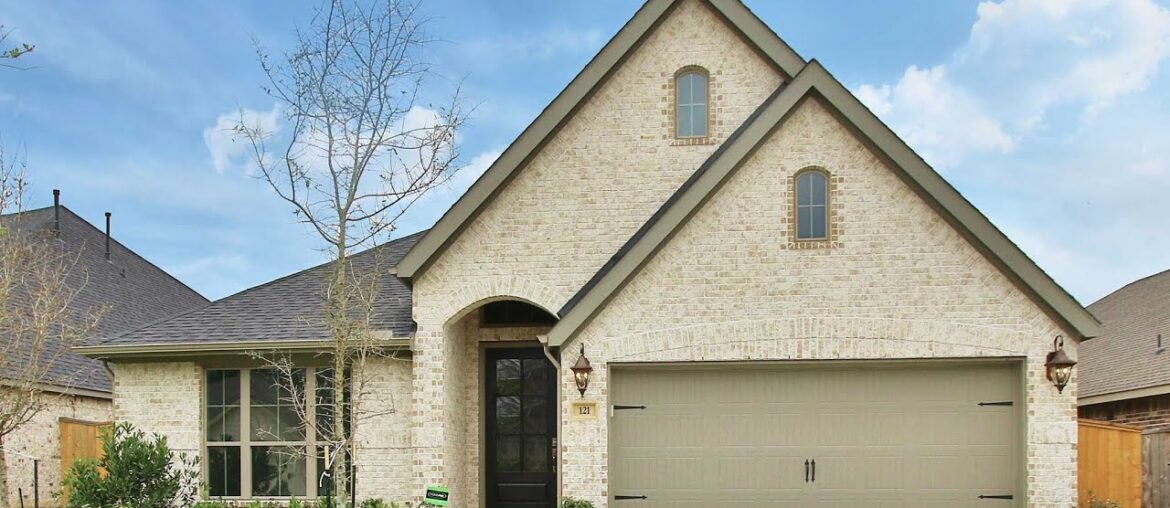 Perry Homes in Woodforest - 121 South Bearkat Court