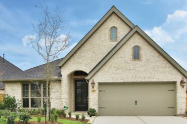 Perry Homes in Woodforest - 121 South Bearkat Court