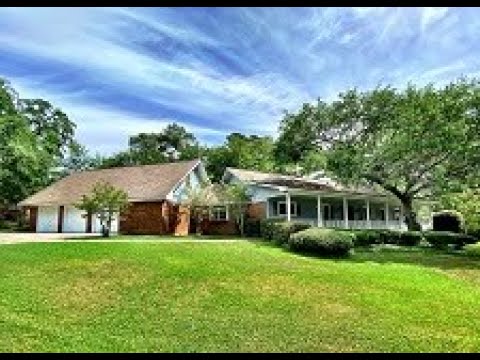 Classic Acadian Home Nestled Among Live Oak Trees! Classic Acadian Home Nestled Among Live Oak Trees!