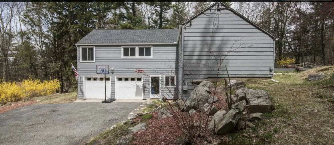 288 Burleigh Road | Albert Surabian 288 Burleigh Road | Albert Surabian