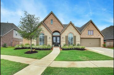 Fabulous Living in Fulbrook on Fulshear Creek!