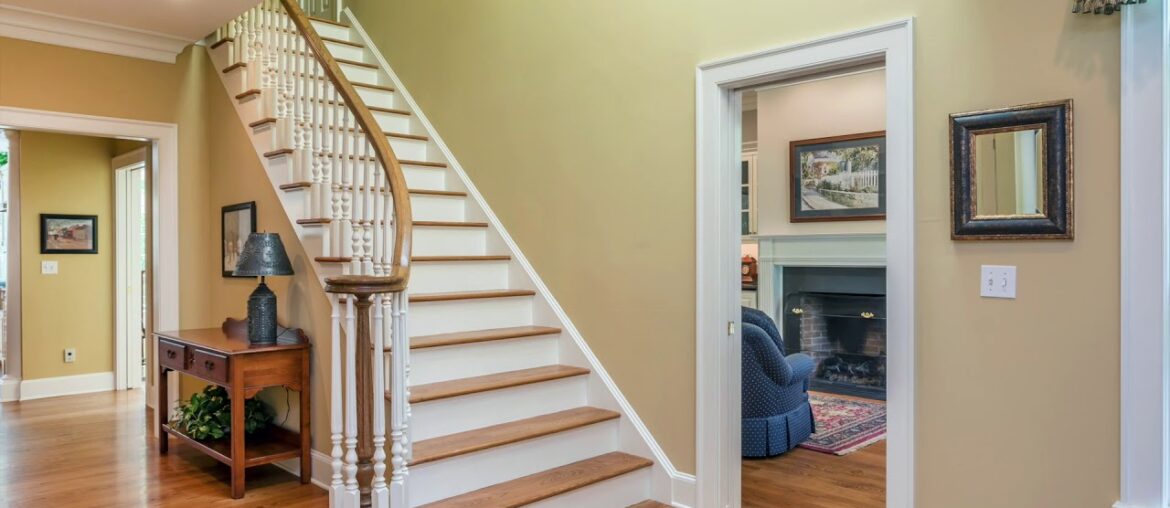 350 Old Watertown Rd, Middlebury, CT 06762 350 Old Watertown Rd, Middlebury, CT 06762