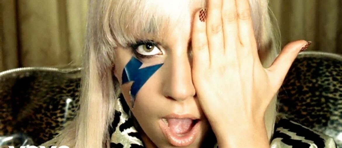 Lady Gaga – Just Dance ft. Colby O'Donis (Official Music Video) Lady Gaga - Just Dance ft. Colby O'Donis (Official Music Video)